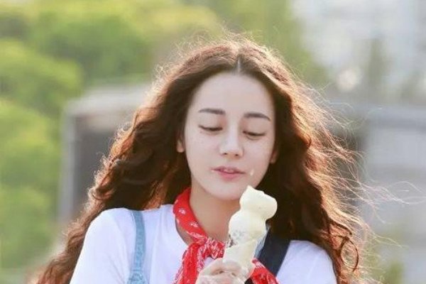 《漂亮的李慧珍》中，李慧珍的结局如何？