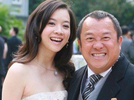 47岁曾宝仪与男友聚餐，为何至今不结婚？