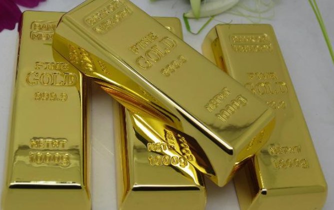 脑筋急转弯：为什么大三的女生最富有？