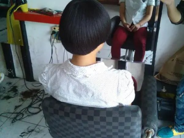 女人为什么都怕蘑菇头发型？