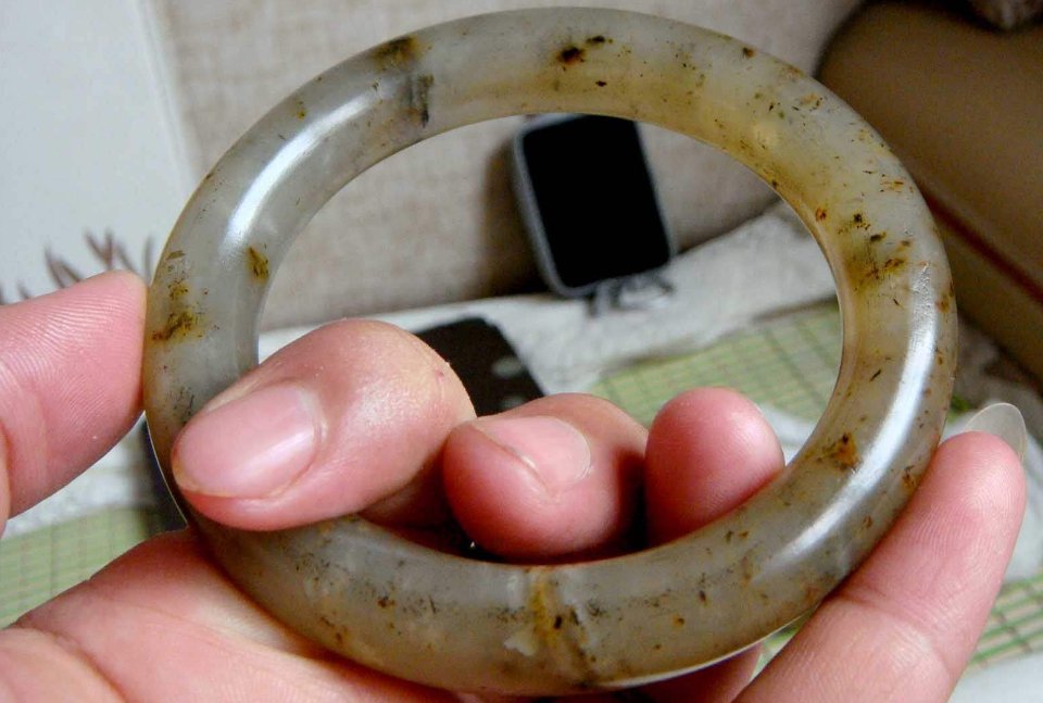 玉镯子的“包浆”指的是什么？工艺吗？