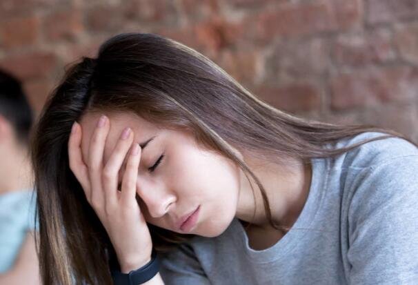 男朋友在吵架后总是丢下我转头就走且爱冷战，该怎么办？