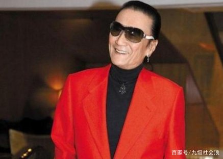 张柏芝爆出四胎，谢贤公开与儿媳三子的关系，谢霆锋沦为工具人，怎么看？