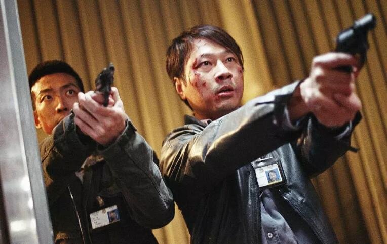 电影狗咬狗讲的是什么？