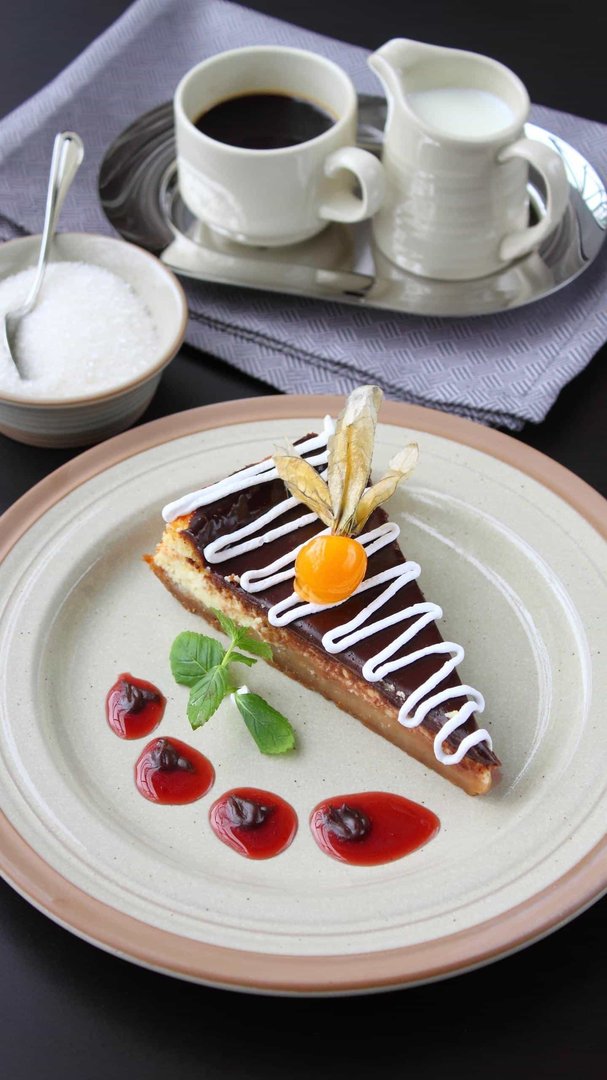 我老公朋友当着我老公面让我喝酒是什么意思？