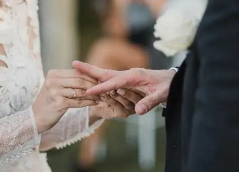 明年结婚好不好?