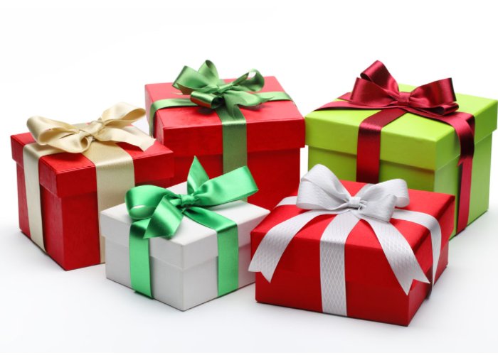 给领导送礼不接，后就给了他老婆，结果他把礼退回来了，怕关系会搞得尴尬，怎么办？