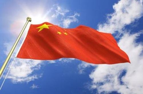 关于女孩用苹果手机遭大爷当众辱骂这件事，你有何看法？