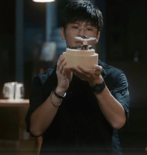 演员王嘉宣布改名为王乾越，为何为突然改名字？