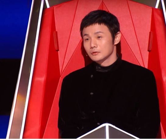 一代金曲奖歌王，曾是李荣浩的导师，转身变成学员，他是谁？