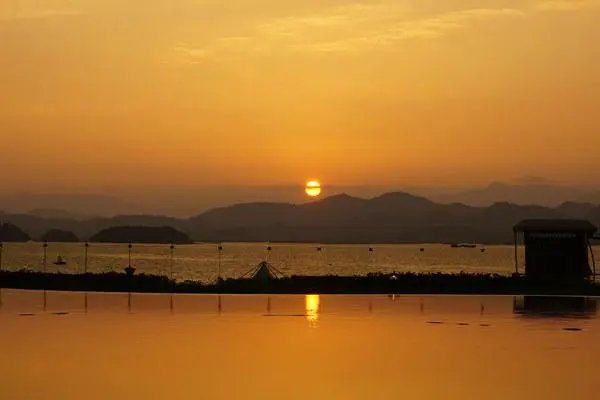 暮色四合什么意思