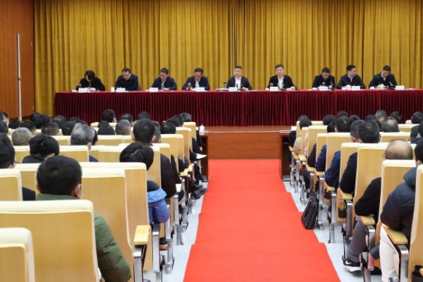 持续深化纠治4风,重点纠治什么什么?坚决破除特权思想,特权行为。