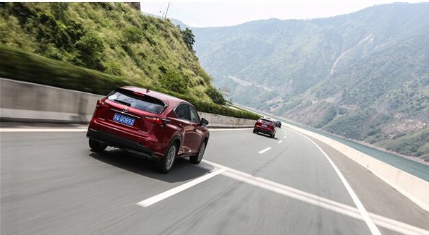 汽车坏了走不动，在路上，怎么办？？