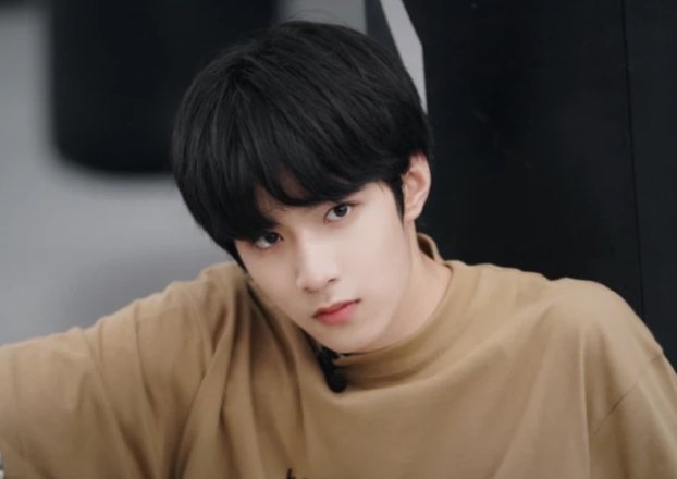 刘耀文发文质问私生，反被要求删除视频，为何TNT私生如此疯狂？