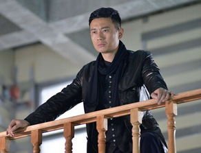 叶寸心这个角色的父亲是黑猫么？