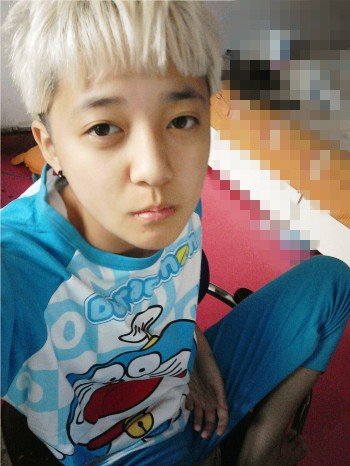 请问这个网络红人叫什么名字 求名字 谢谢