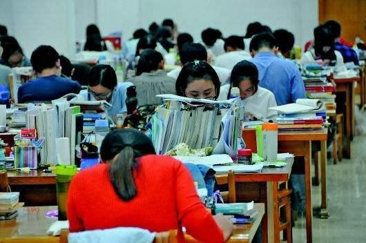 54岁妈妈考上女儿母校：36载大学梦圆！这位妈妈为何选择这所学校？