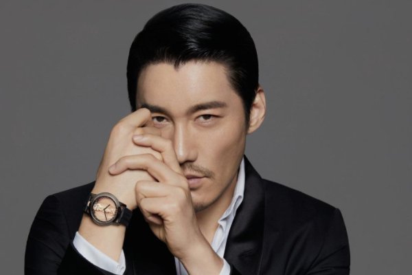 胡兵回应自责落泪，究竟是什么让他如此自责呢？