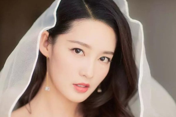 李沁不是87年的吗 ，怎么变成90年的了