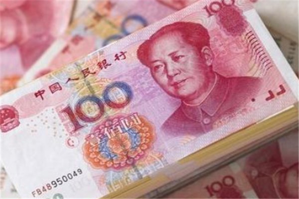 内蒙古一大哥骑马拎一麻袋现金去买房，工作人员看到后是何反应？