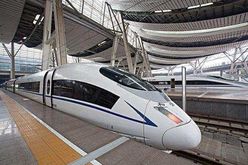 高铁喊“我比你身份高”的男子认错道歉，拿身份压人属于什么行为？