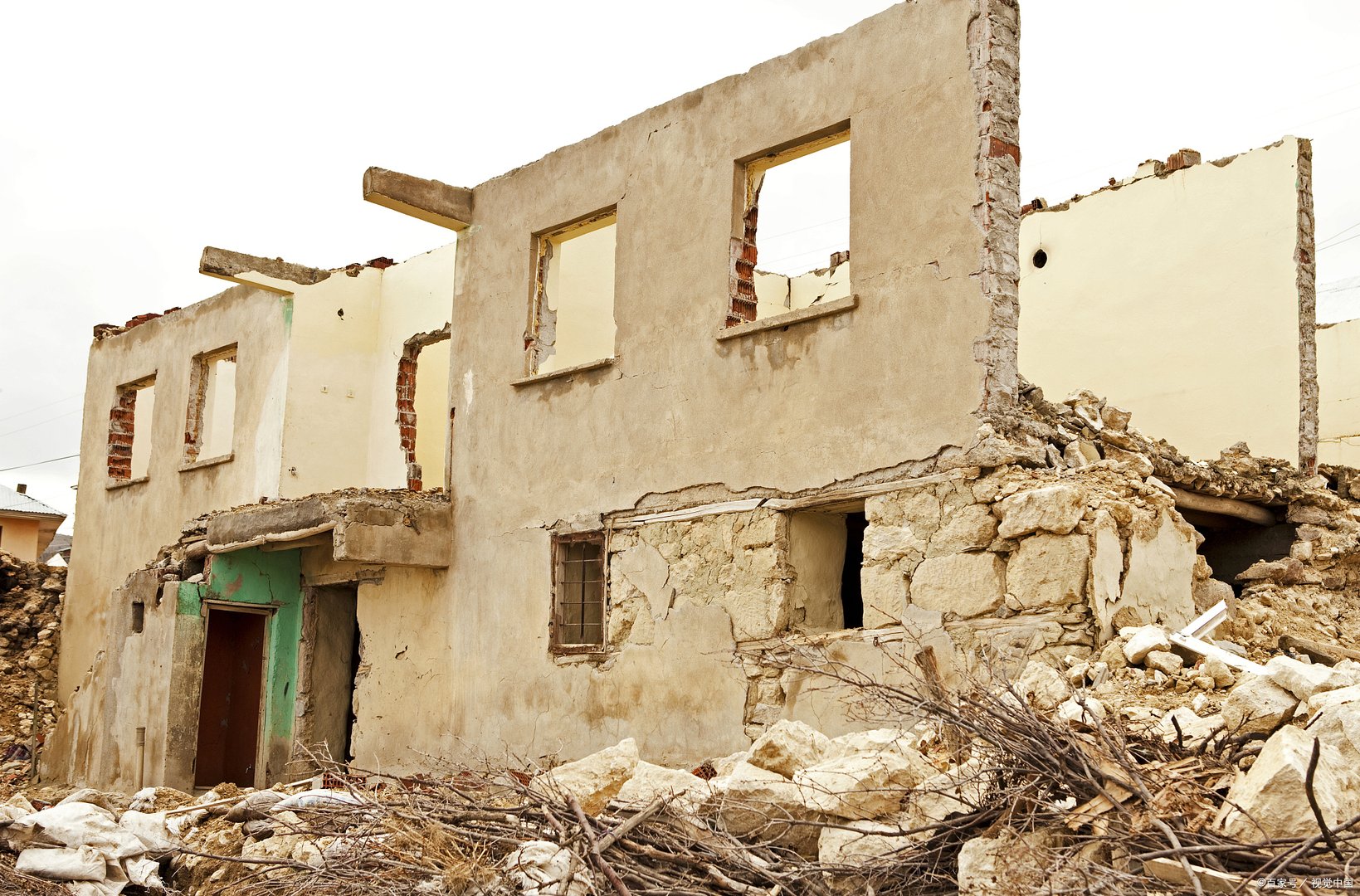 长沙倒塌事故5人获救,房主被控制,他将会面临什么处罚?