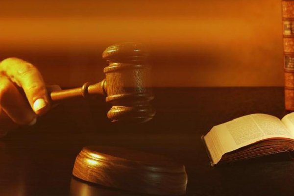 我国提出依法治国的基本方略是在( )提出的。a1982年宪法b1978年党的十一届三