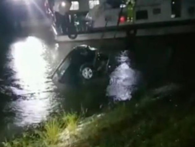 湖南益阳一防汛干部是在什么情况下坠河遇难的？