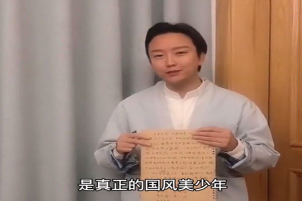 小男孩用戏腔唱《游山恋》走红,李玉刚给与了什么评价和鼓励?