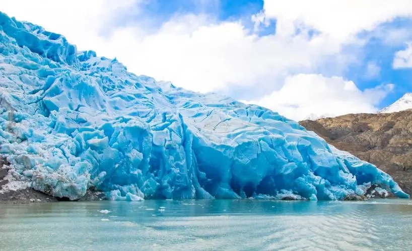 一天近40万美元,LNG船运费创下新高,为何价值如何之高?