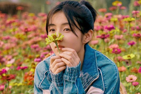 张子枫私家车开进考场，高考考试路段私家车可以经过吗?