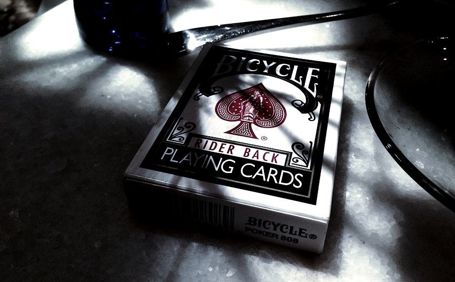 扑克是哪国人谁发明的？