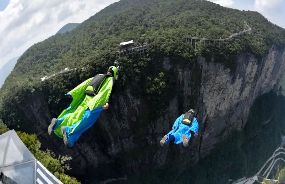 天门山翼装飞行：安安为什么没有打开降落伞