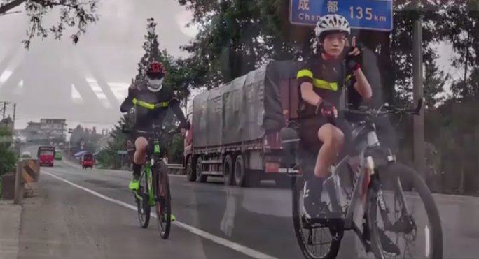 少年24天骑行2千多公里，其父亲起到怎样的重要作用？