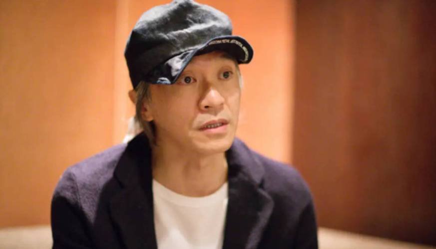 周星驰怒斥外国退休机师冷血言论，这是怎么回事？