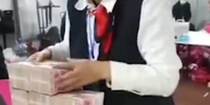 官方回应“麻袋装钱一人40万”，他们为何用现金发放呢？