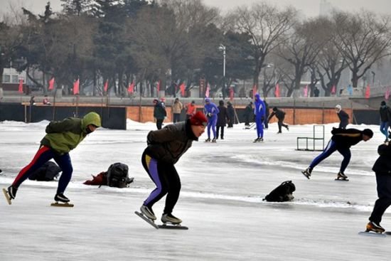 第一次玩滑冰是怎样的体验？