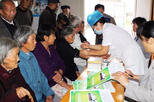 “霸占病房还不让别人进来”，老人白住医院6年，这样的做法背后有何隐情？