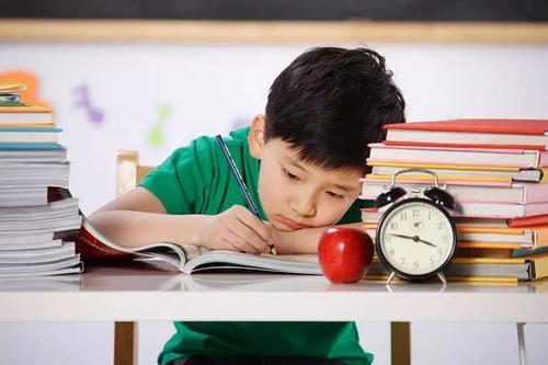 人大代表建议让学生在校内完成家庭作业，这事你怎么看？