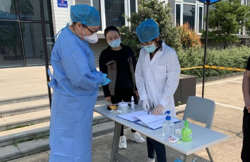 巴西氧气告急，大批民众街头排队领购氧气，此举的原因是什么？