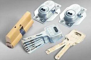 保险柜换锁大概需要多少钱？