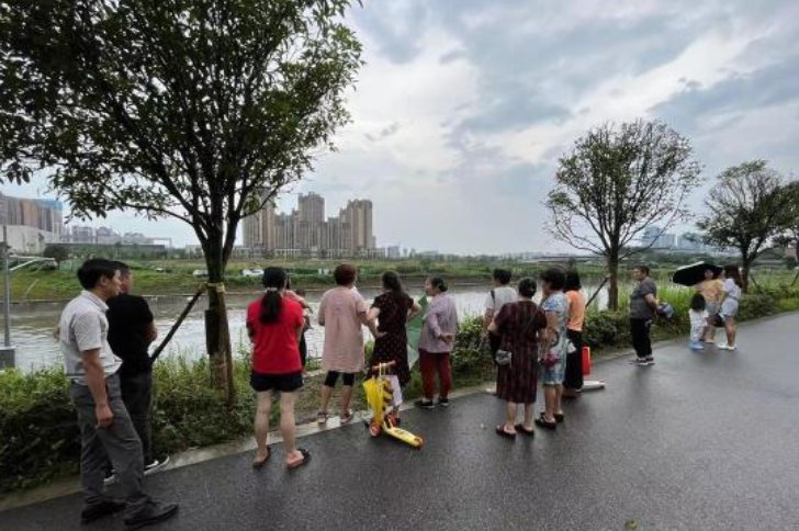 下河救狗男孩遗体被找到，男孩救狗溺亡是否构成见义勇为？