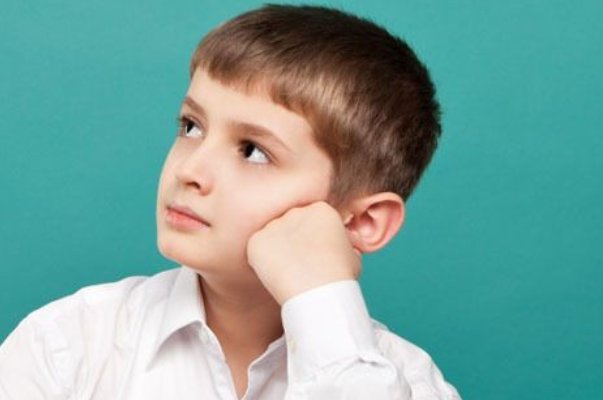 草木之中有一人字谜是什么