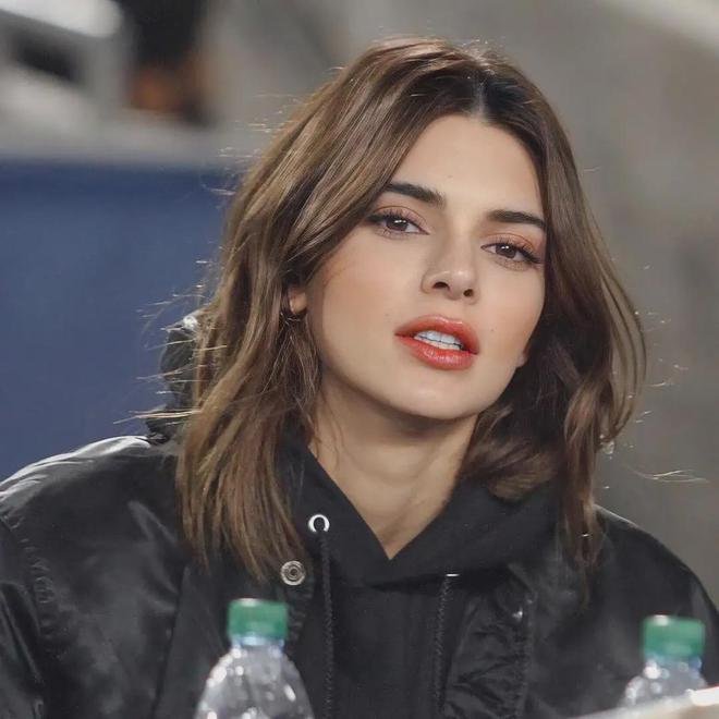 外媒曝詹娜与布克和平分手，而人各自有着怎样的事业？