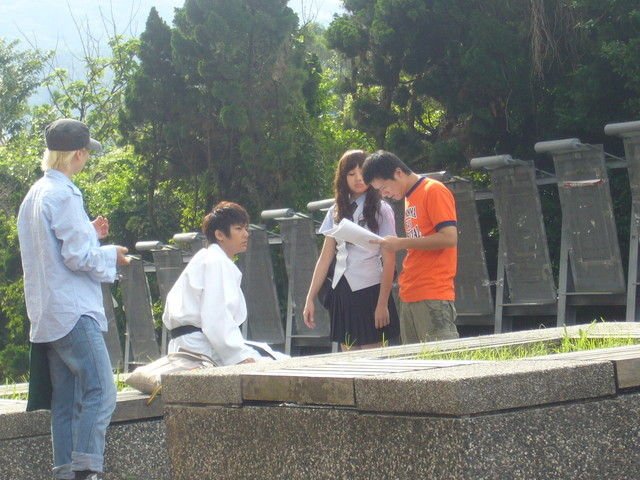 桃花爱无敌还是亚伦和鬼鬼演么？