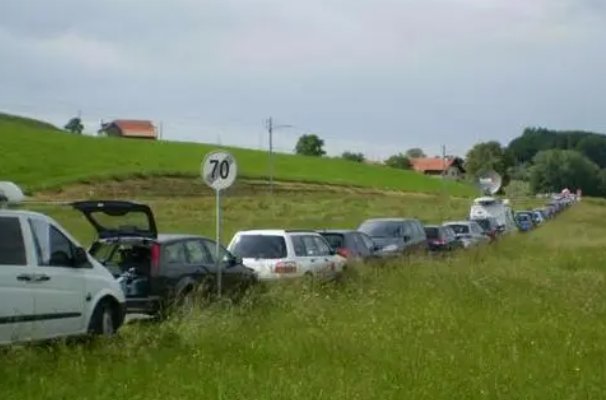 雨停后乡间的小路上什么样