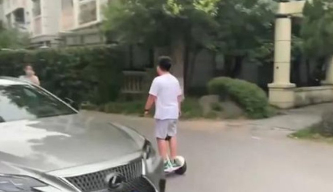 警方通报男孩大闹测核酸现场，当时究竟发生了什么？