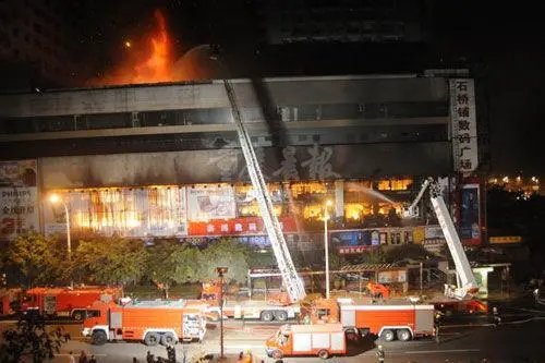 重庆渝州交易城门市火灾损失达数千万元，起火的主要原因是什么？