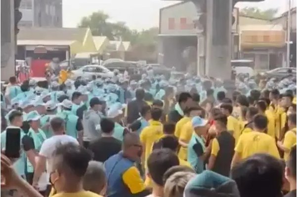 台湾一宫庙前近200人打群架，他们为什么会打架？