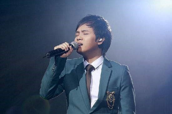 蒙面唱将包容是谁唱的